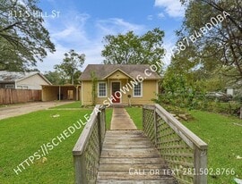 811 S Hill St in Alvin, TX - Building Photo