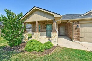 2401 Southridge Ln in Sherman, TX - Building Photo