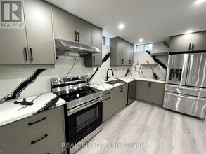 3 Ida Jane Grove in Whitchurch-Stouffville, ON - Building Photo - Building Photo