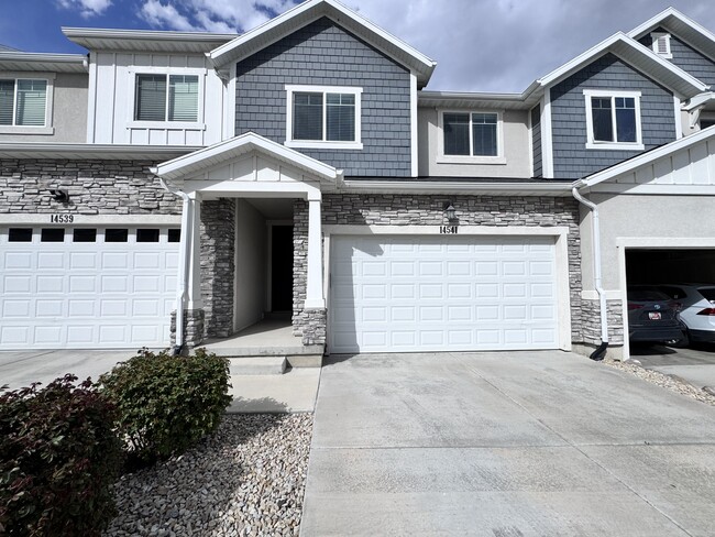 property at 14541 S Juniper Shade Dr