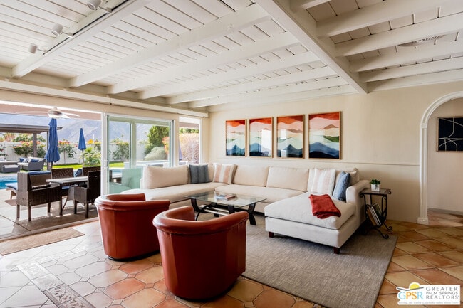 477 E Vía Colusa in Palm Springs, CA - Building Photo - Building Photo