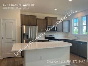 426 Channel Drop Dr in Clayton, NC - Building Photo - Building Photo