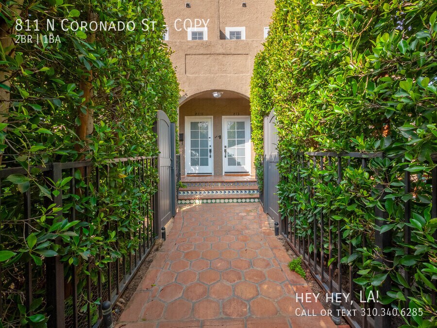 811 N Coronado St in Los Angeles, CA - Building Photo