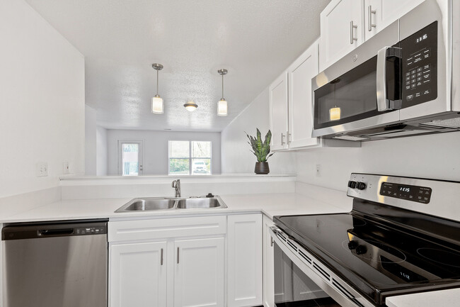 ReNew Edwardsville Apartment Collection in Edwardsville, IL - Foto de edificio - Building Photo