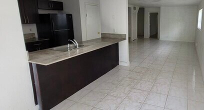 3760 Riverside Dr in Coral Springs, FL - Building Photo - Building Photo