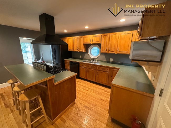 178 Old Westport Rd in Dartmouth, MA - Building Photo - Building Photo