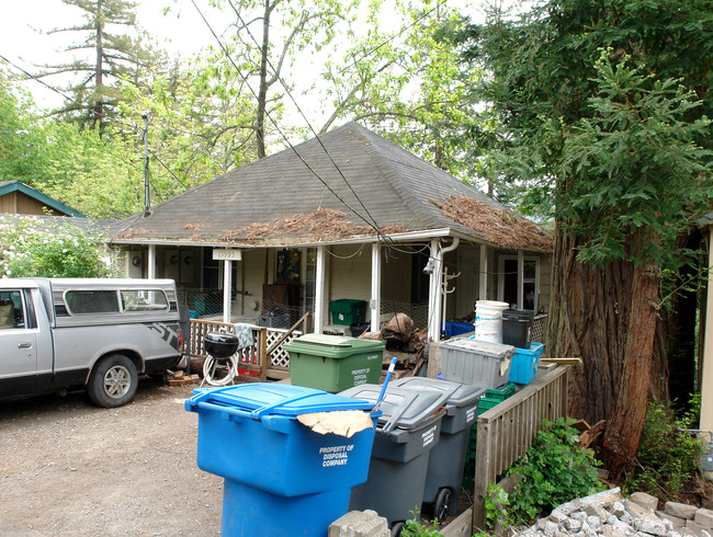 15995 Palo Alto in Guerneville, CA - Foto de edificio - Building Photo