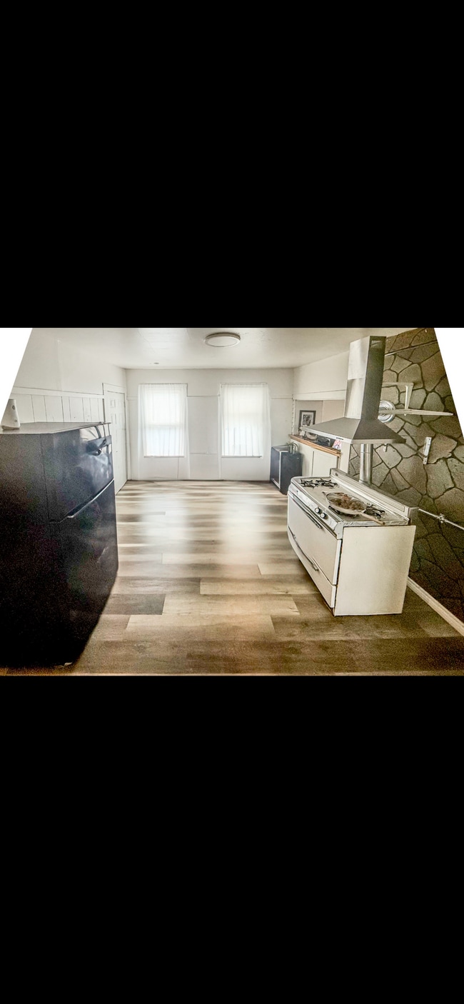 9 Elizabeth St, Unit 3