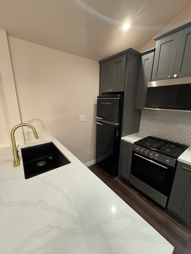 764 Ohio Ave, Unit 764a in Long Beach, CA - Foto de edificio - Building Photo