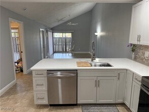 6331 Royal Woods Dr in Ft. Myers, FL - Building Photo - Building Photo