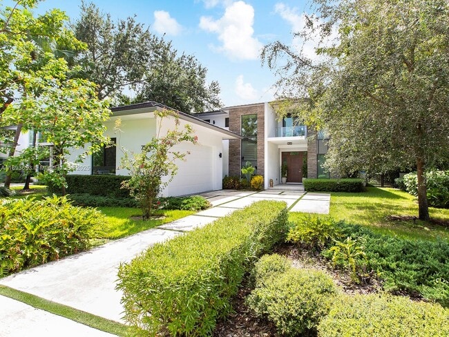7500 SW 57th Ct in South Miami, FL - Building Photo - Building Photo