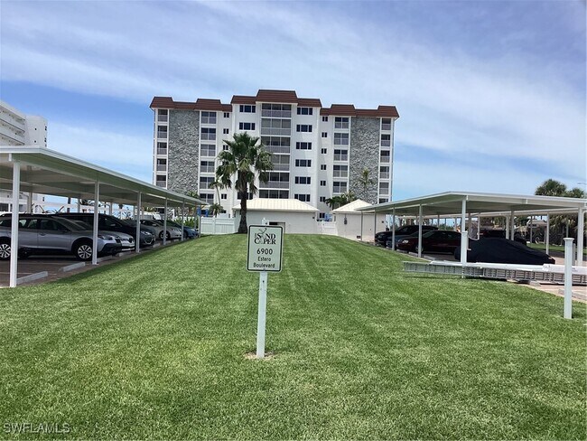 6900 Estero Blvd in Fort Myers Beach, FL - Foto de edificio - Building Photo