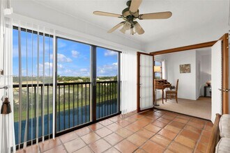 2206 S Cypress Bend Dr in Pompano Beach, FL - Building Photo - Building Photo