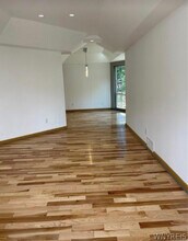 48 Laurel St, Unit A in Buffalo, NY - Foto de edificio - Building Photo