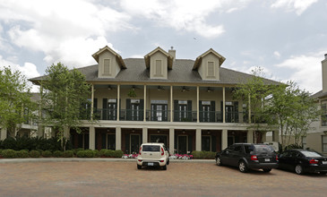 Chenier Apartments in Mandeville, LA - Foto de edificio - Building Photo