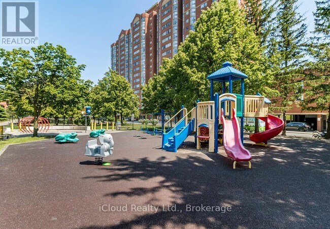 2466 Eglinton Ave E in Toronto, ON - Building Photo - Building Photo