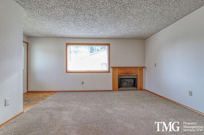 102 NE Juniper Ave in Vancouver, WA - Building Photo - Building Photo