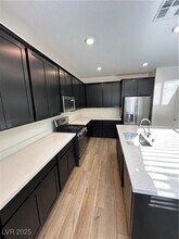 828 Astra Peak St in Henderson, NV - Building Photo - Building Photo