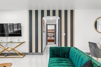 390 NW 40th St in Pompano Beach, FL - Building Photo - Building Photo