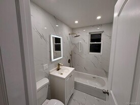 2819 Schurz Ave in Bronx, NY - Building Photo