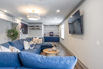 Jefferson Place Apartments in Jefferson, NJ - Foto de edificio - Building Photo