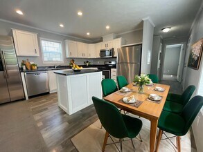 16185 Notre Dame St in Clinton Township, MI - Foto de edificio - Building Photo