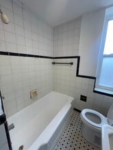 2407 Lake Shore Blvd W in Toronto, ON - Building Photo - Building Photo