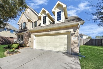 704 Harvard Pointe Dr in League City, TX - Building Photo - Building Photo