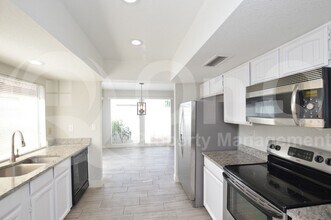 8742 E Via De La Luna in Scottsdale, AZ - Foto de edificio - Building Photo