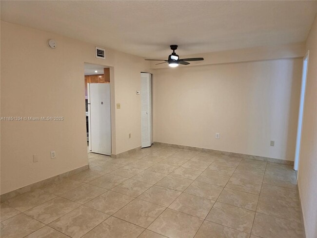 6945 SW 111th Ct in Miami, FL - Building Photo - Building Photo