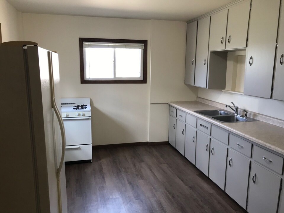 6450 Prill Rd in Eau Claire, WI - Building Photo