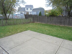 270 Bridlewood Cir in Lake In The Hills, IL - Building Photo - Building Photo