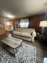 34228 Christmas Tree Ln in Creswell, OR - Building Photo - Building Photo