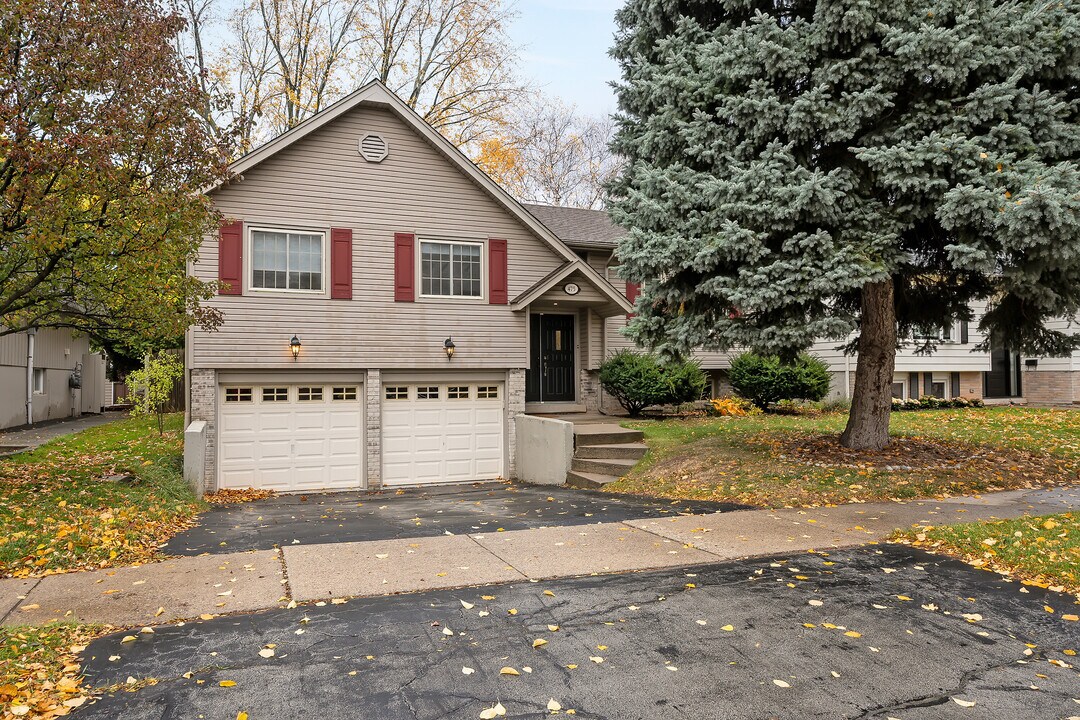 475 Sparling Crescent in Burlington, ON - Building Photo