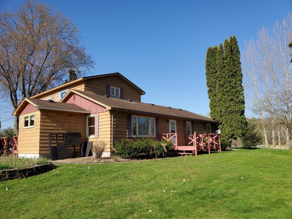 16809 310th St in Center City, MN - Building Photo