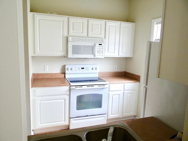 2080 Cross Gate Blvd in Myrtle Beach, SC - Building Photo - Building Photo