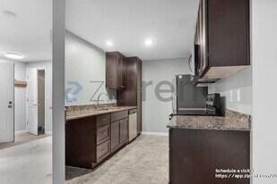 9917 Holly Dr in Everett, WA - Building Photo