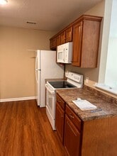 Old Mill Apartments in Pembroke, GA - Foto de edificio - Interior Photo