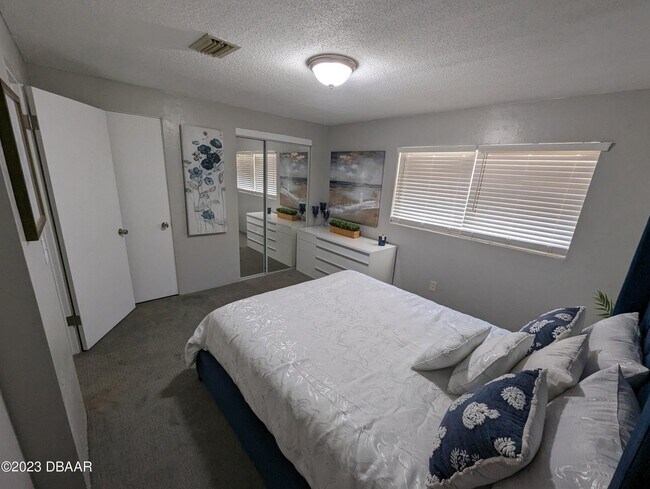 1600 S Palmetto Ave in South Daytona, FL - Building Photo - Building Photo