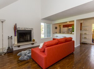 17530 SW Britetree Cir in Beaverton, OR - Building Photo - Building Photo