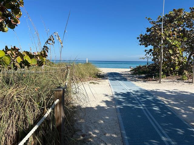 8911 Collins Ave, Unit 302 in Surfside, FL - Foto de edificio - Building Photo