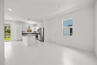 4520 Longwood Lk Sq in Loxahatchee Groves, FL - Building Photo - Building Photo