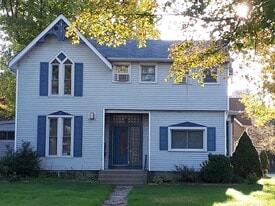 184 Christina St S in Sarnia, ON - Building Photo