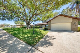 13964 106th Ave N in Largo, FL - Building Photo - Building Photo
