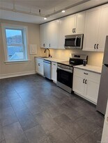 127 South St in Oyster Bay, NY - Building Photo