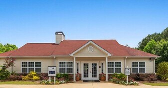 Villas 52 in Stockbridge, GA - Building Photo