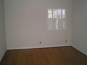 4850 Kingfisher Dr in Houston, TX - Building Photo - Building Photo