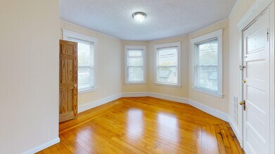 41 Hovenden Ave, Unit 3 in Brockton, MA - Building Photo - Building Photo