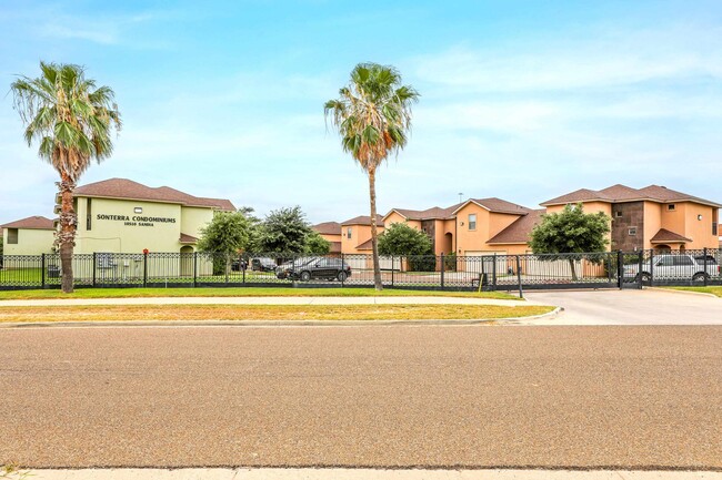 10510 Sandia Dr in Laredo, TX - Building Photo - Building Photo