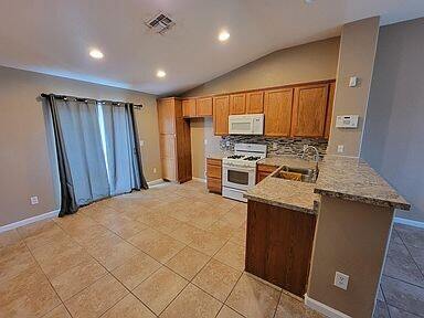 950 Jacaranda Dr in El Centro, CA - Building Photo - Building Photo